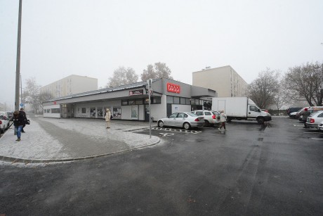 Járdákat újítottak fel és parkolót építettek a Szeder utcai bolt környékén